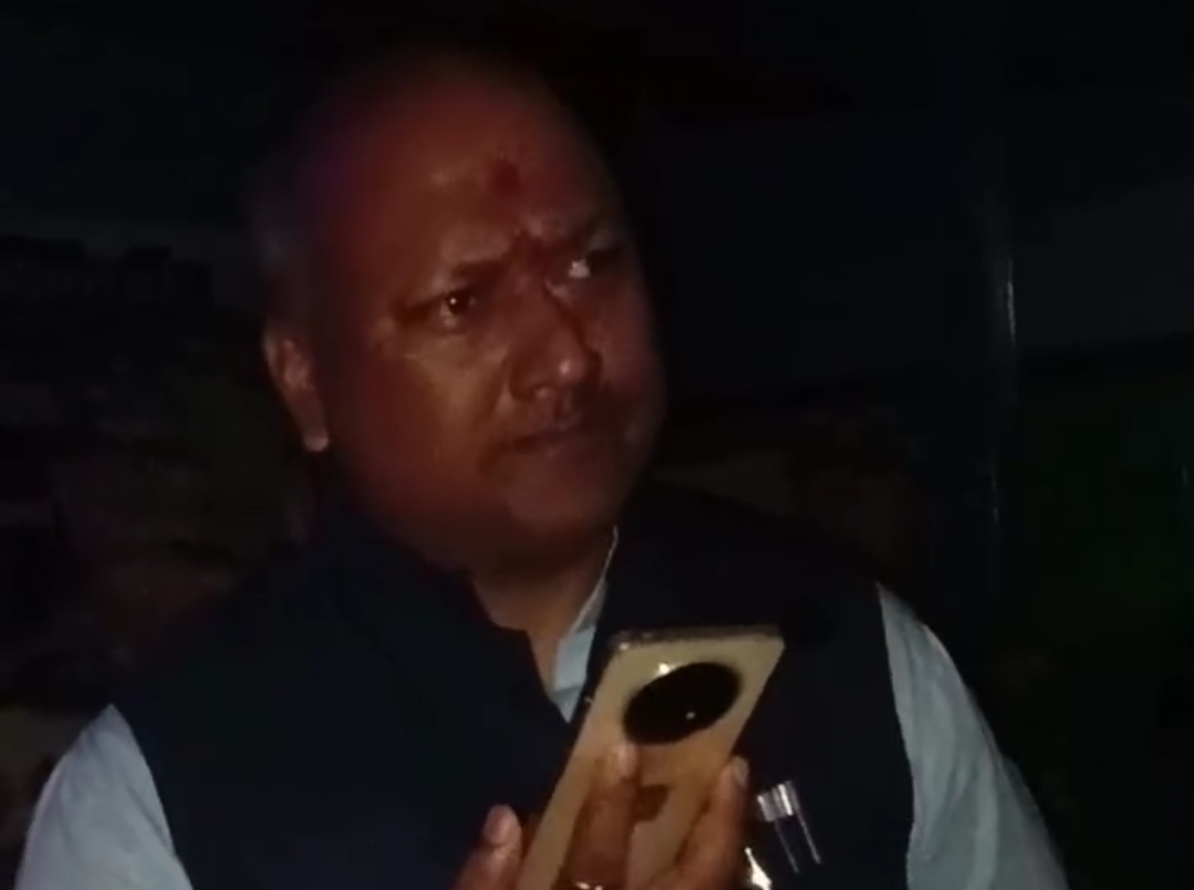 मधेसका मुख्यमन्त्री सिंहले एम्बुलेन्स चालक बनेर कुरा गरेपछि...