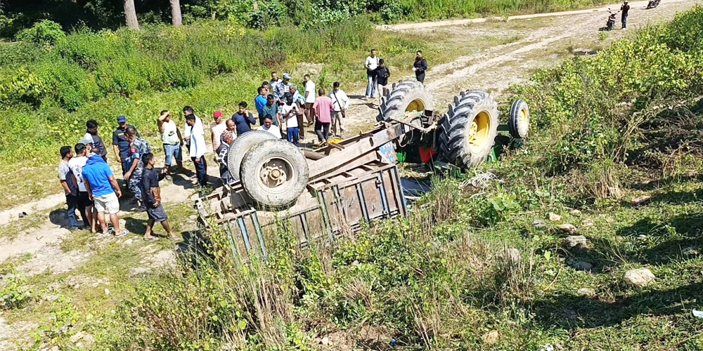 मलामी बोकेको ट्याक्टर दुर्घटना हुँदा तीनको मृत्यु, ९ घाइते