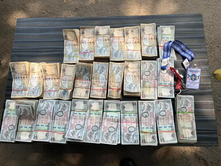 वीरगन्ज भन्सारबाट श्रोत नखुलेको २० लाख बढी रकमसहित एक जना पक्राउ