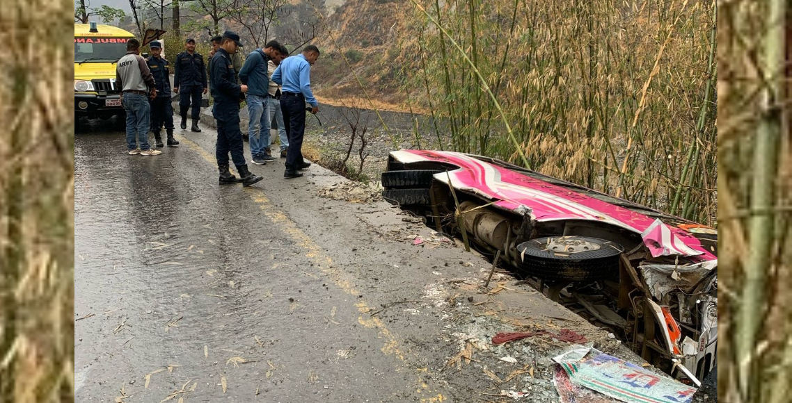 काभ्रेमा बस दुर्घटना, ११ जना घाइते (नामावलीसहित)