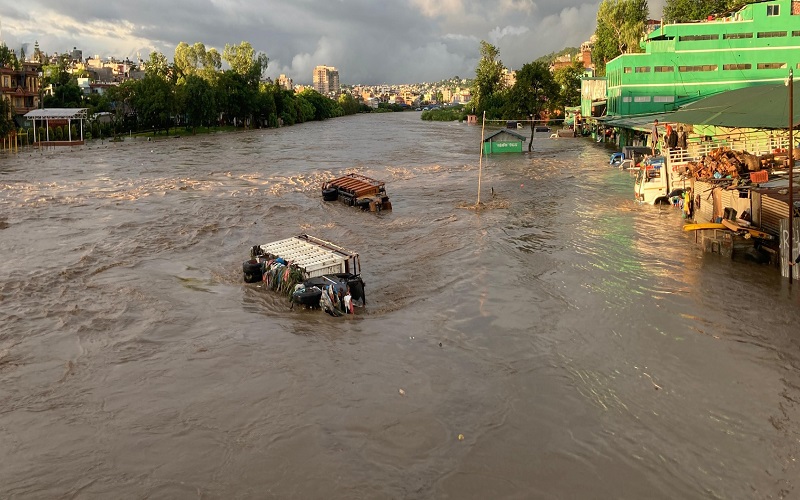 वर्षाका कारण काठमाण्डौ उपत्यकाका विभिन्न ठाउँ डुबानमा