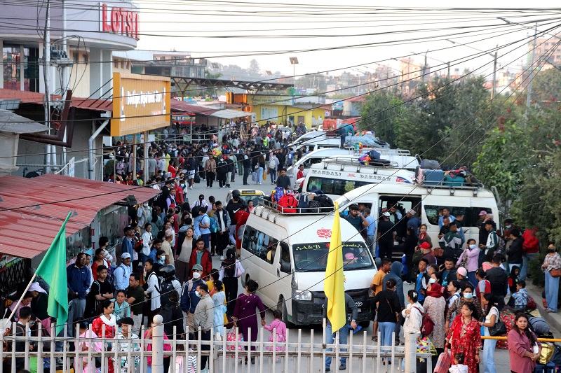 काठमाण्डौ उपत्यकाबाट दैनिक एक लाख जना बाहिरिँदै