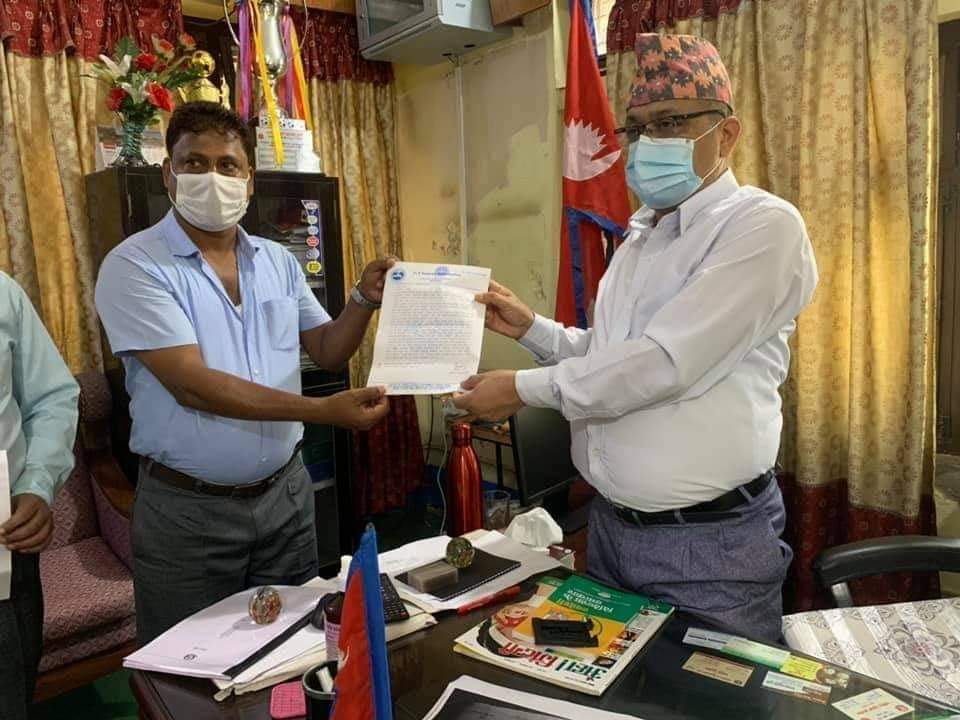 जिपि कोईराला फाउन्डेसन पर्साद्वारा पर्साका प्रमुख जिल्ला अधिकारी पिताम्बर घिमिरेलाई ध्यानाकर्षण पत्र बुझाए ।