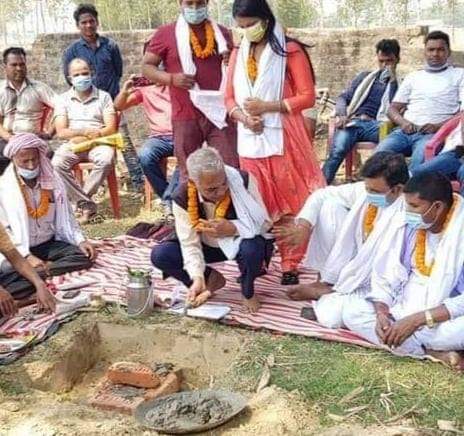 प्रदेश सभा सदस्य प्रह्लाद गिरीद्वारा स्टेड मञ्चको शिलन्यास।