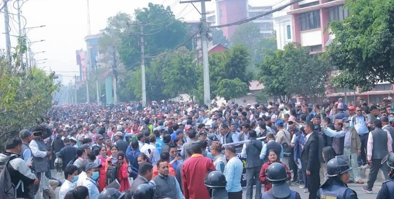 शिक्षकहरूले प्रधानमन्त्री र सभामुखसँग मात्रै वार्ता गर्ने