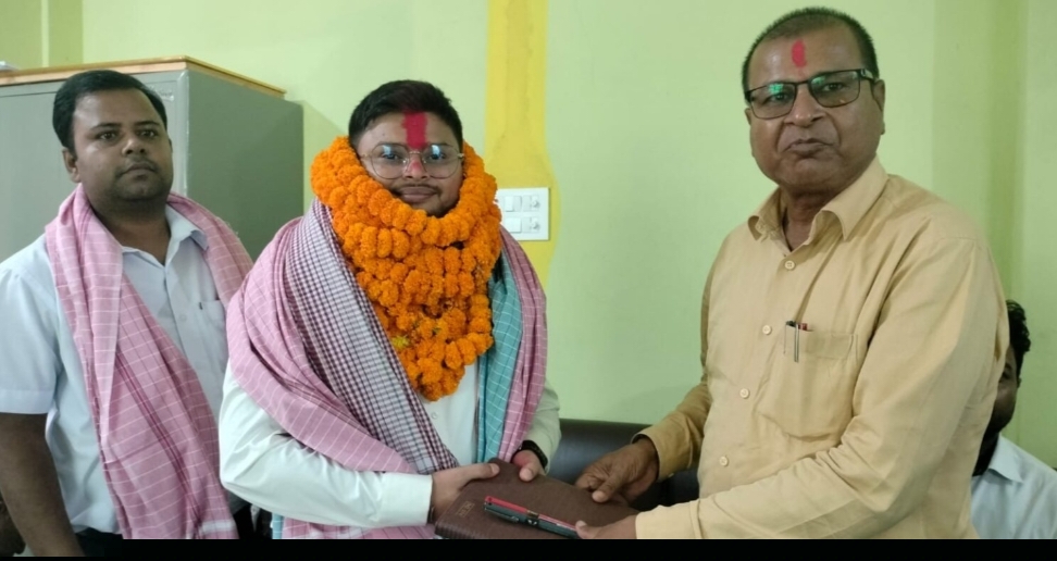 धोबिनी गाउँपालिकाका नयाँ प्रमुख प्रशासकीय अधिकृत यादवद्वारा पदभार ग्रहण