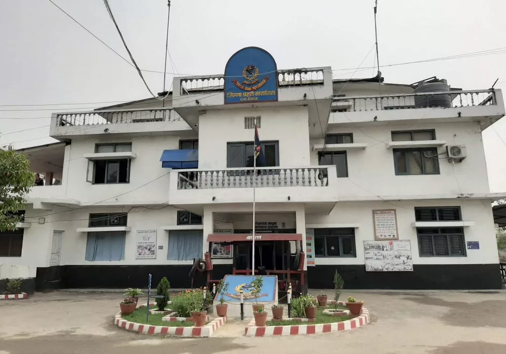 पर्सामा २४ जना लागुऔषधसहित पक्राउ, ७५ लाखको अवैध सामान बरामद