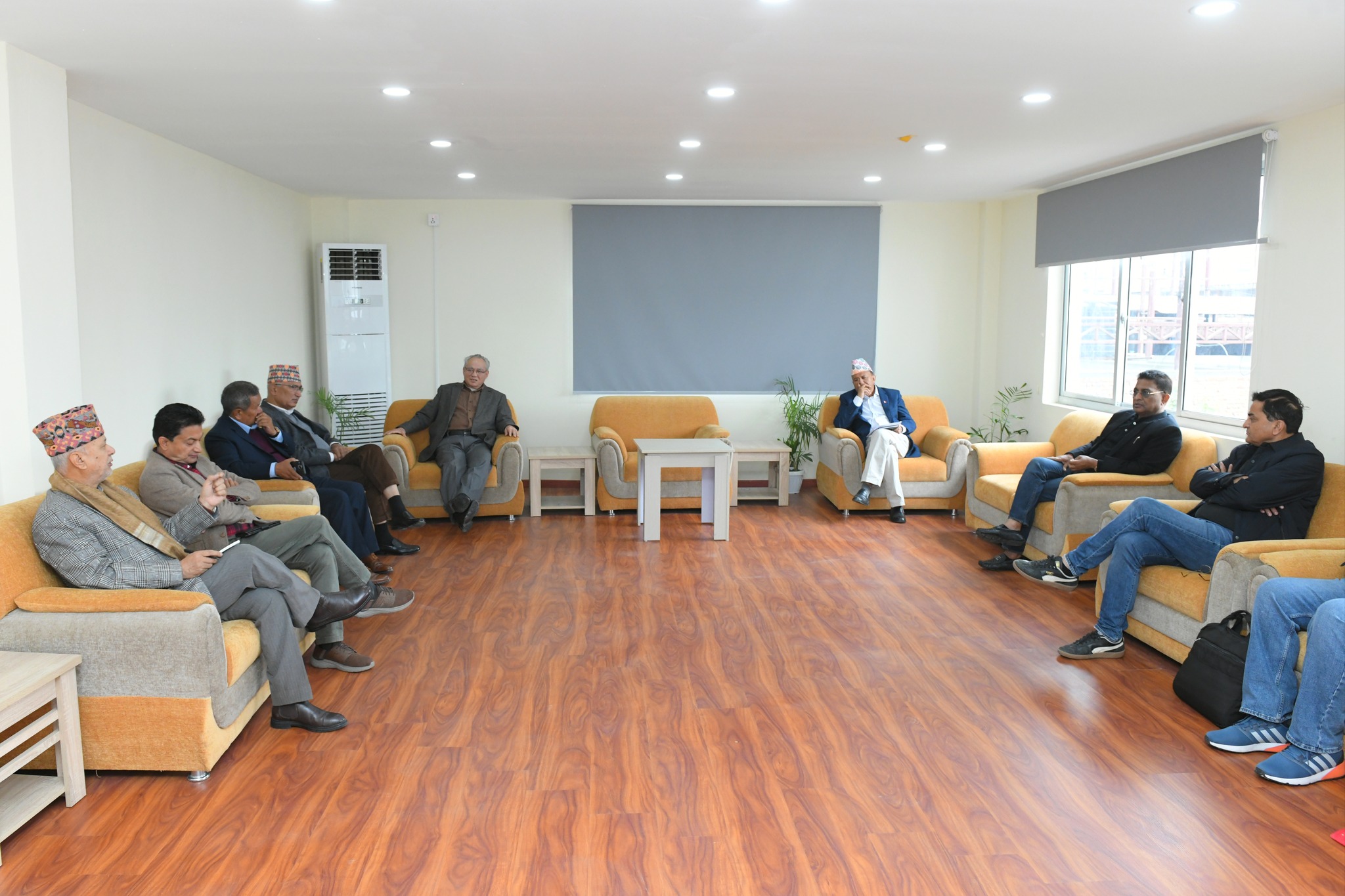 ओलीको पक्राउको विरोधमा एमालेले दिउँसो ३ बजे ७७ जिल्लामै प्रदर्शन गर्ने