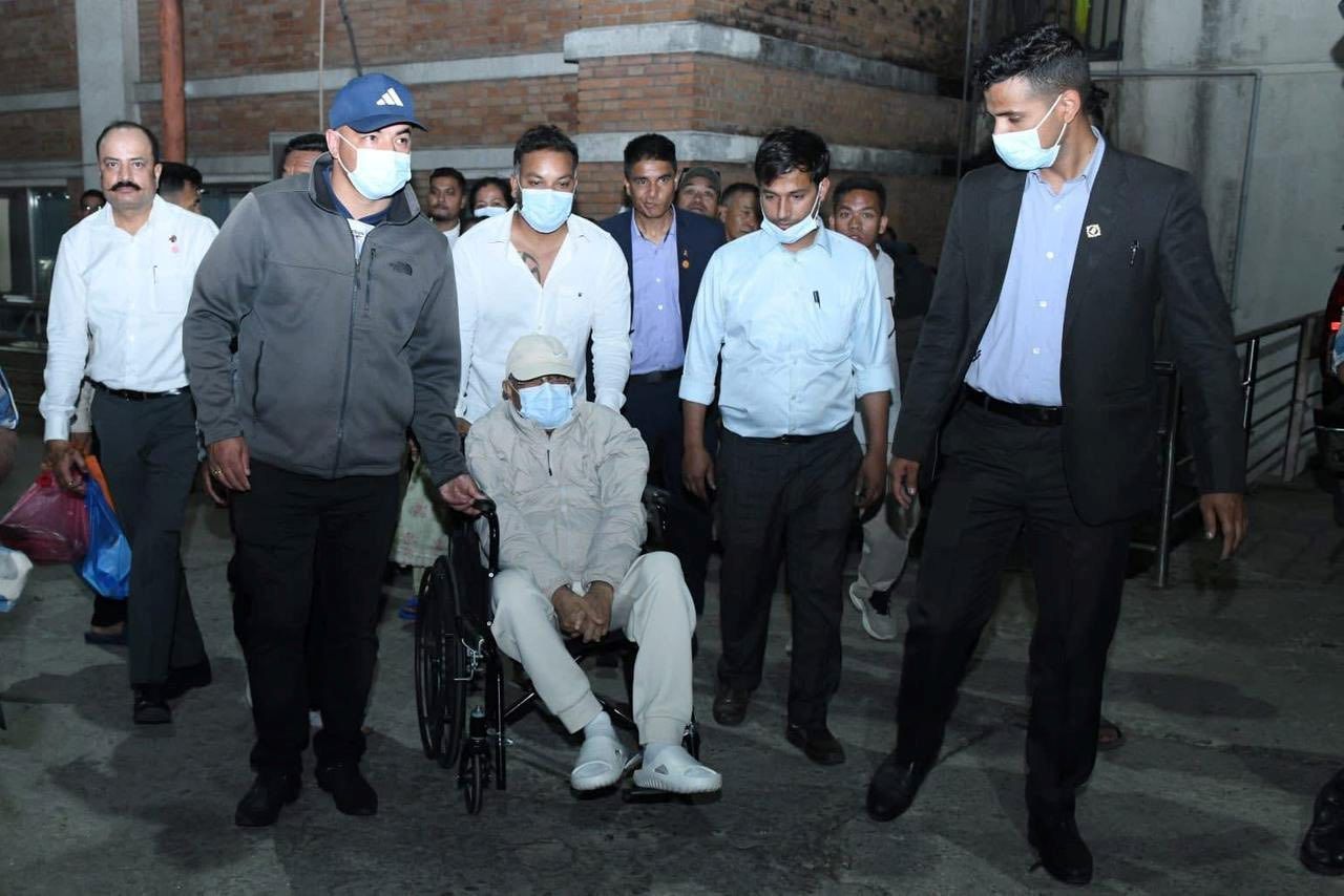 अस्पतालबाट डिस्चार्ज भए पूर्व प्रधानमन्त्री ओली