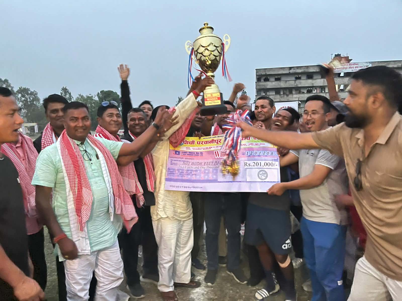 परवानीपुर गोल्डकपको उपाधी निजगढ फुटबल क्लबले उचाल्यो 