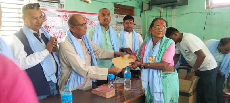 मिथिला नगरपालिकामा ६४ परिवारलाई लालपुर्जा वितरण