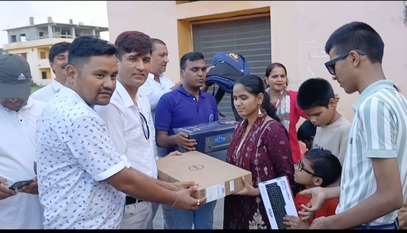 एनआई कलेजद्वारा दृष्टिविहिनलाई कम्प्यूटर सहयोग