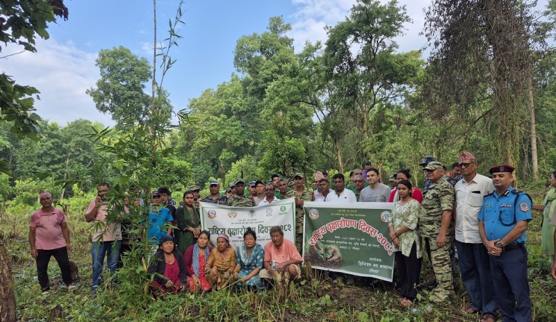 राष्ट्रिय वृक्षारोपण दिवसको अवसरमा रौतहटमा १३ सय बिरुवा लगाइयो