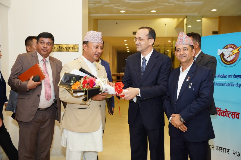 ऊर्जा क्षेत्रमा साना र मझौला आयोजनाको योगदान नबिर्सन उर्जामन्त्रीको जोड