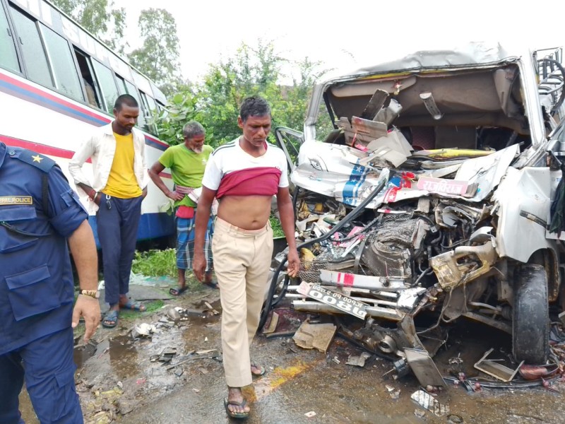 सुनसरीमा बस–माइक्रो दुर्घटना : मृत्यु हुनेको संख्या चार पुग्यो
