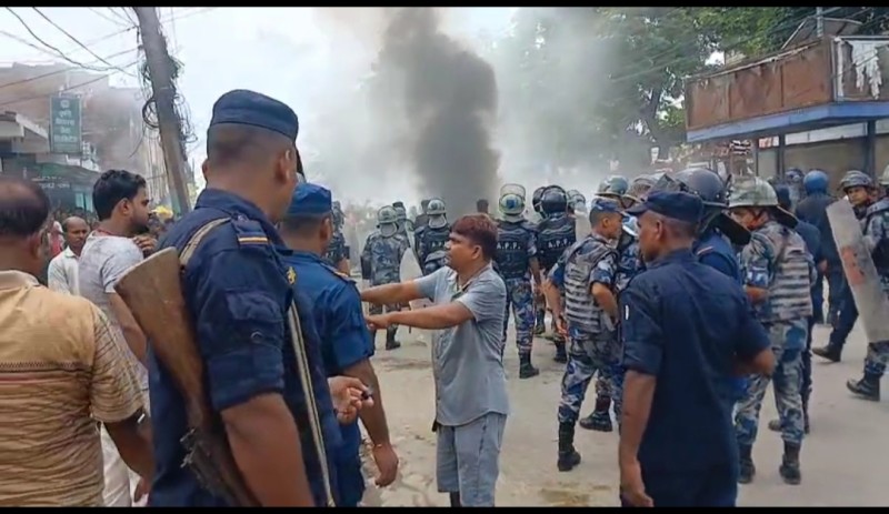 वीरगन्ज कारागारका कैदीको उपचारका क्रममा मृत्यु भएपछि नारायणी अस्पतालमा प्रदर्शन
