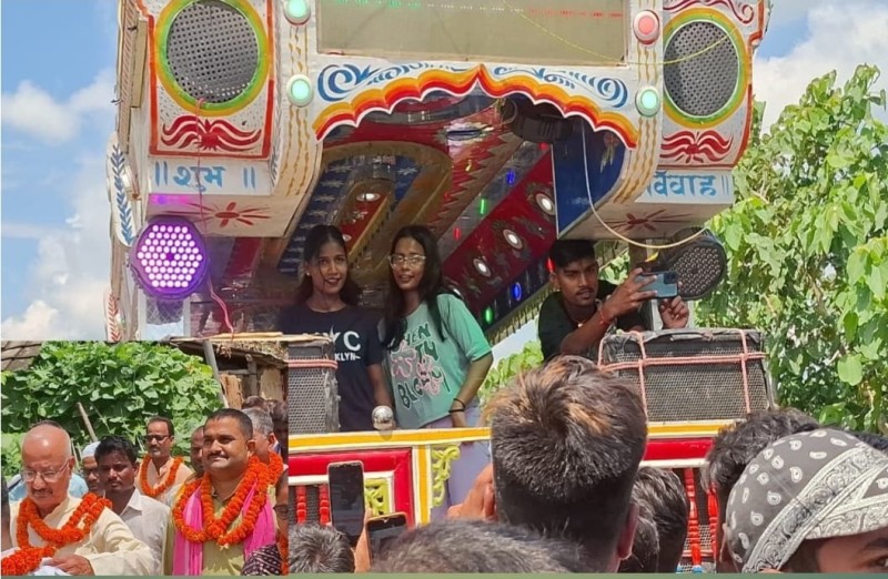 जगरनाथपुरमा सांसद रिजालको स्वागतमा अर्केस्टासहित वृक्षारोपण, स्थानीयको आपत्ति