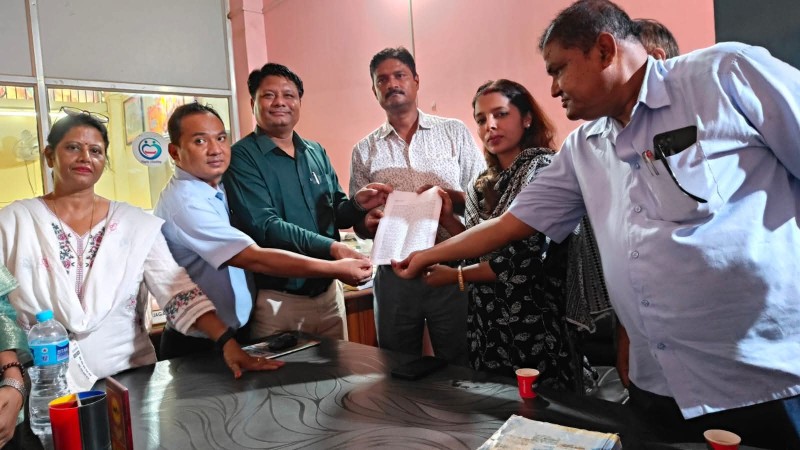 शिक्षा विधेयक विरुद्ध निजी विद्यालय सङ्गठनद्वारा सांसद  जैसवाललाई ज्ञापनपत्र