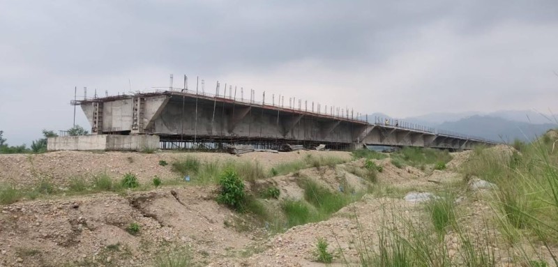 आठ वर्षसम्म पुल अधुरो
