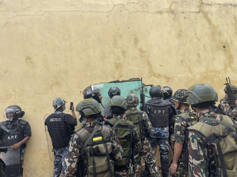 मधेशका तीनवटा जेलबाट भागे ९८३ कैदीबन्दी