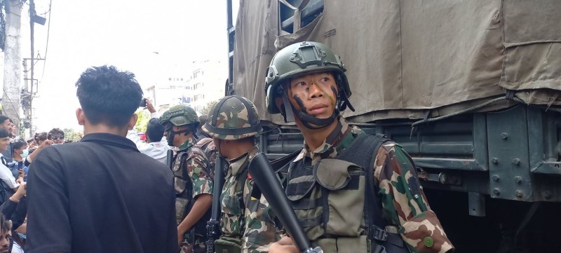 छिटो नेतृत्व चाहियो भन्दै सुन्धारामा बढ्यो भीड, दुर्गा प्रसाईं ‘अस्वीकार्य’