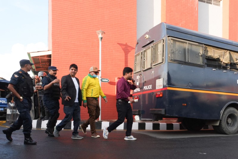 बालेन र सुधनविरुद्ध अखिलको जाहेरी, २४ घण्टामा जानकारी दिने प्रहरीको जवाफ