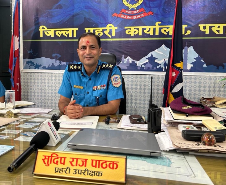 पर्सामा प्रहरी उपरीक्षक पाठकको कडाइपछि प्रहरी कार्यालयमा शान्त वातावरण, सेवाग्राहीहरू सन्तुष्ट