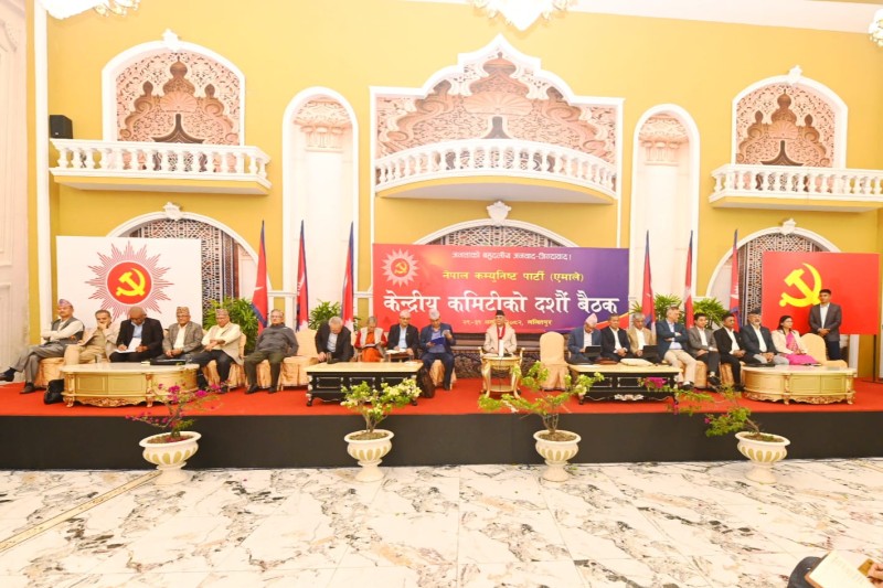 एमाले केन्द्रीय कमिटी बैठकको दोस्रो दिन : केन्द्रीय सदस्यहरुले धारणा राख्ने क्रम जारी