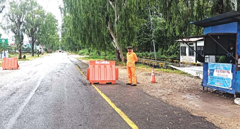बिपी राजमार्ग ठप्प हुँदा बर्दीबास सुनसान