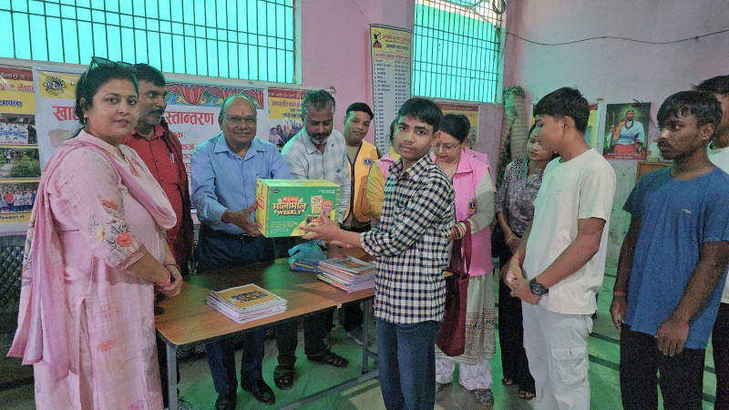 लायन्स क्लबद्वारा आमाको माया छात्रावासलाई खाद्यान्न सामग्री सहयोग