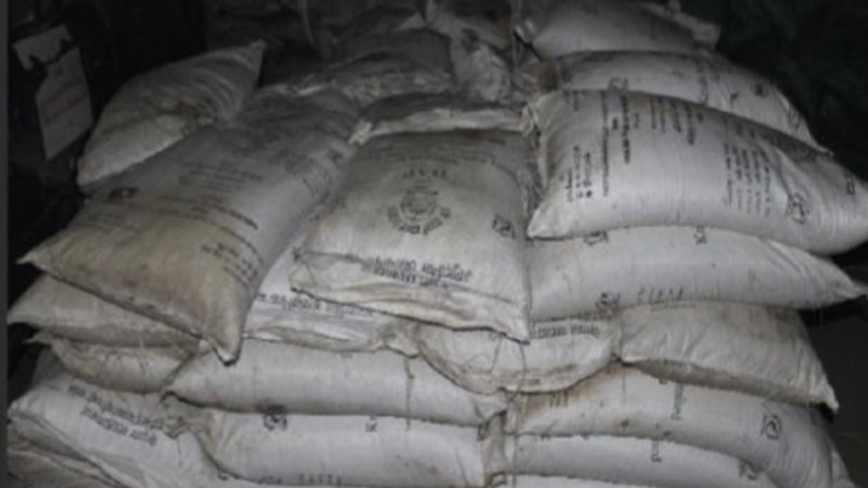 गोदाममा लुकाएर राखिएका १३४ बोरा मल प्रहरी नियन्त्रणमा