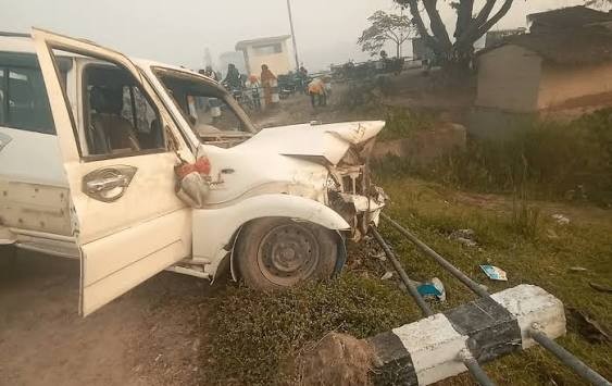 गौर–चपुर सडक खण्डमा तीन सवारी आपसमा ठोक्किँदा ७ जना घाइते, होटलमा समेत क्षति