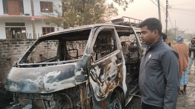 एमाले महाधिवेशन प्रतिनिधिको गाडी जलाइयो