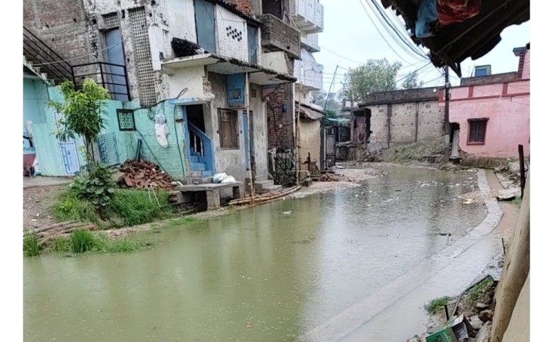 वीरगन्ज–२० मा ९ वर्षदेखि अलपत्र सडक, वडावासीको जीवन कष्टकर
