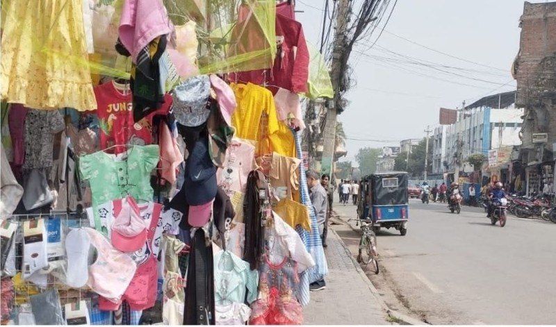 फुटपाथ अतिक्रमणले सर्वसाधारणलाई सास्ती, वीरगञ्जका पैदलयात्री आक्रोशित