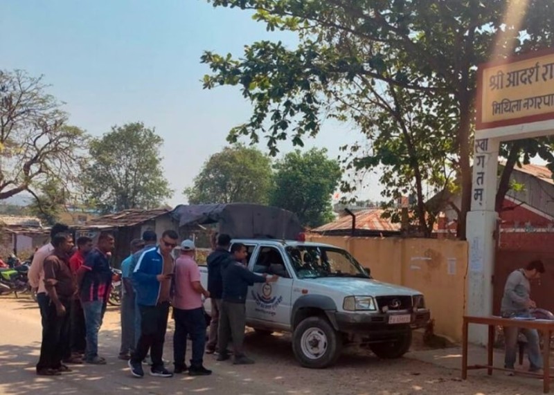 सशस्त्र प्रहरीका इन्स्पेक्टर घुस रकमसहित पक्राउ