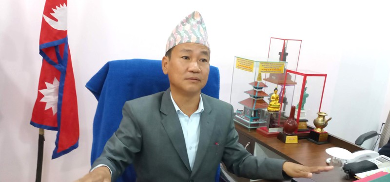 गृहमन्त्री गुरुङलाई हर्क साम्पाङको सुझाव : पोखराको जग्गाबारे प्रष्ट्याइदिनू