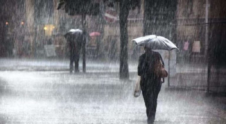 काठमाडौँमा हावाहुरीसहित भीषण वर्षा, हवाई उडान प्रभावित