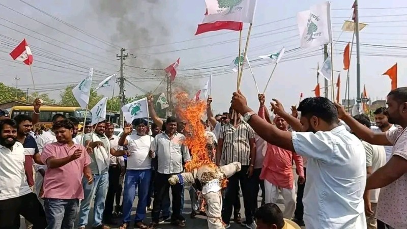 धनुषामा राजेन्द्र लिङ्देनको पुत्ला जलाइयो