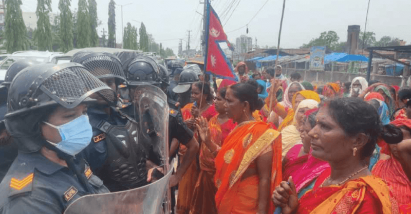 पर्सा प्रहरीको थुनामा रहेका दुर्गा प्रसाईंको रिहाइको माग गर्दै वीरगन्जमा प्रदर्शन