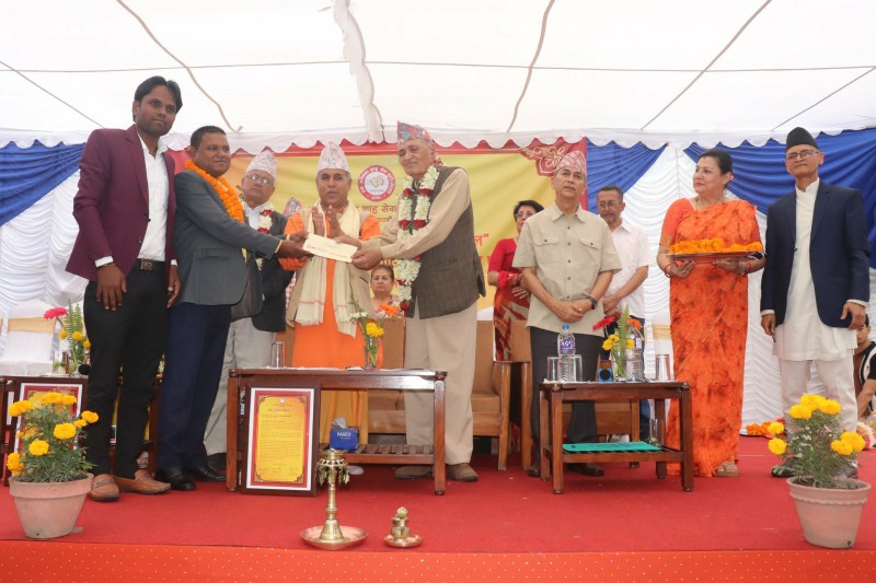 रण अम्बिका शाह सेवा गुठी - नेपाल द्वारा  दलित सामाजिक अभियान्ता मनोज राम काठमाडौंमा सम्मानित