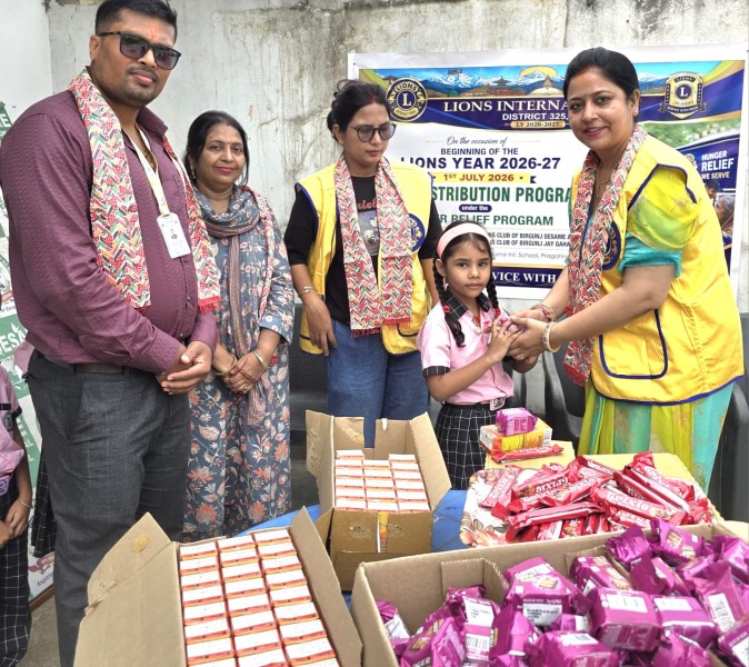 सेस्मी स्कुलका विद्यार्थीलाई खाजा वितरण गर्दै लायन्स वर्ष २०२६–२७ को शुभारम्भ
