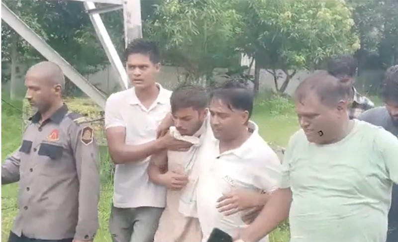 प्रेमिकासँग विवाह गराइदिन माग गर्दै टेलिकम टावर चढेका युवकको सकुशल उद्धार