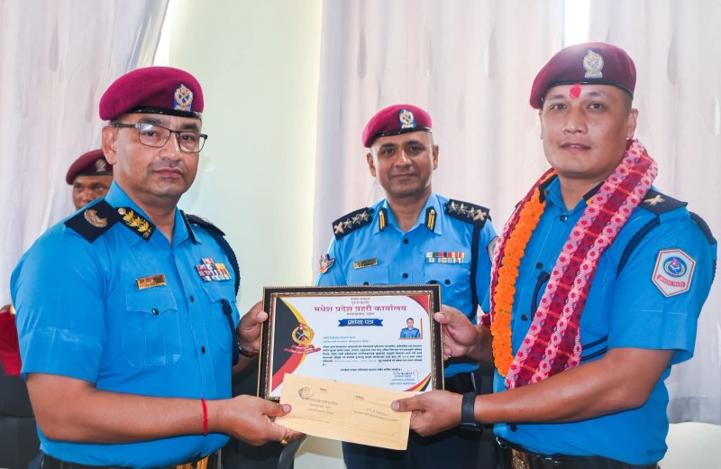 असार महिनाको सर्वोत्कृष्ट प्रहरीका रूपमा प्रहरी निरीक्षक विशाल मल्ल सम्मानित