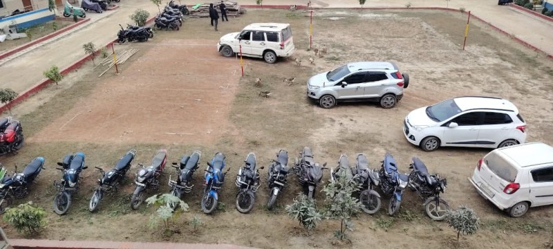 कागजपत्र नभएका ४ जिप र १२ मोटरसाइकल बरामद