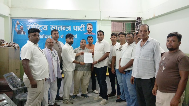 लेनदेन पीडित संघर्ष समितिद्वारा सांसद सुशीलकुमार कानुलाई ज्ञापनपत्र
