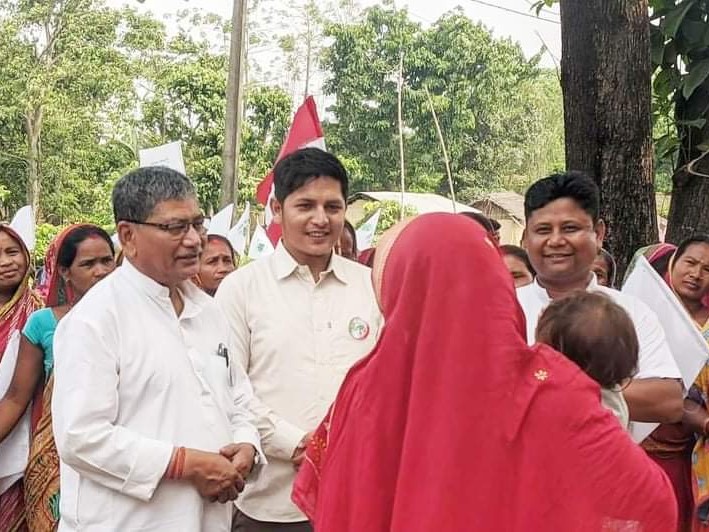 युवा नेता अनोज चौधरीले आफ्नो बुबाको सपना साकार गरन राजनितिकमा हुमिए ।