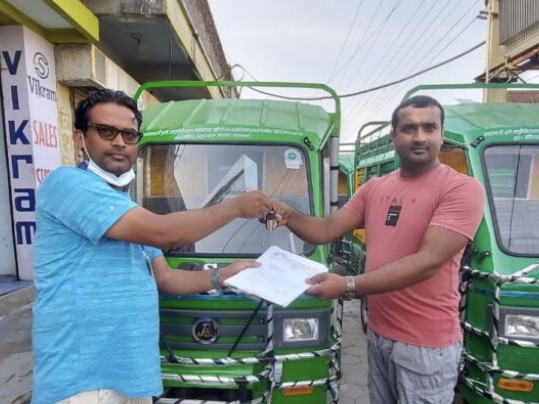 प्रधानमन्त्री कृषि परियोजना पर्साद्वारा ५०% अनुदानमा १२ वटा टेम्पो बितरन ।