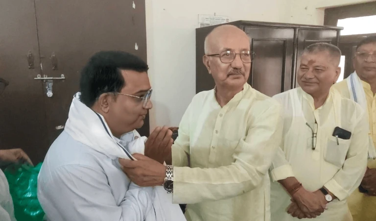 जसपाका पर्सा जिल्ला अध्यक्ष तबरेज अहमद कांग्रेसमा प्रवेश,पूर्वमन्त्री रिजालले गरे पार्टीमा स्वागत