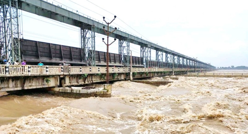 कोशी ब्यारेजबाट हाम फालेका दुई भारतीय नागरिकको सकुशल उद्धार